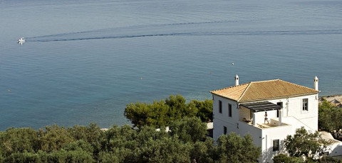 FOUR SEASONS HYDRA LUXURY SUITES