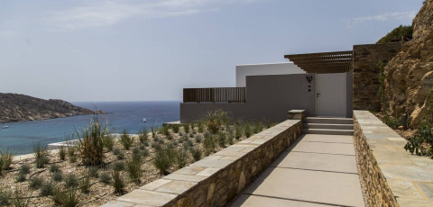 HIDE OUT SUITES - MYLOPOTAS BEACH