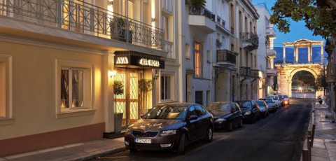 AVA HOTEL & SUITES