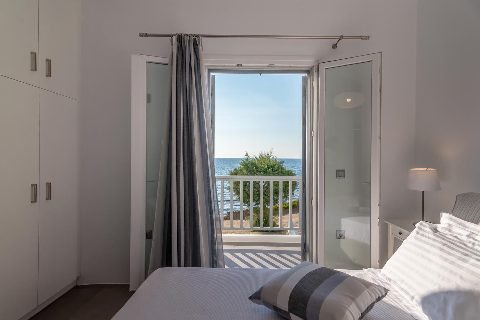 MILOS WAVES APARTMENTS POLLONIA, Milos Escape to Greece